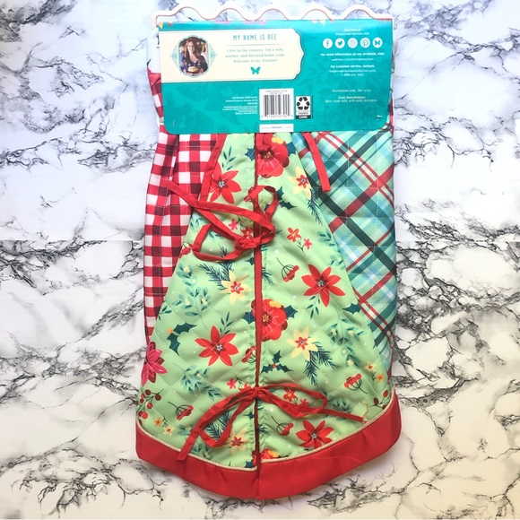 The Pioneer Woman Patchwork 48 inch Christmas tree skirt - Picture 7 of 8